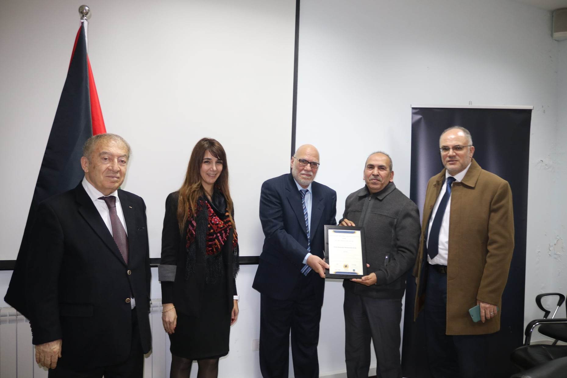 دورة تدريبية معتمدة عن تطبيق سلاسل التوريد عن طريق تكنولوجيا التتبع والتعقب